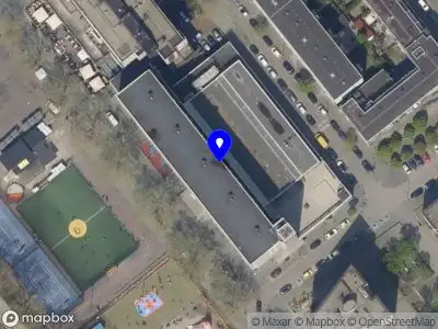 Ambulance met grote spoed naar de Christiaan de Wetstraat in Rotterdam