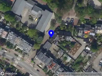 Brandweer met grote spoed naar de Paulus Buysstraat in Leiden vanwege waarnemen gaslucht