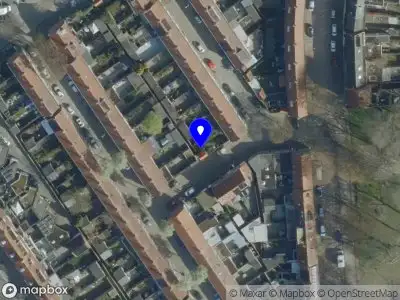 Brandweer en politie met grote spoed naar de Melis Stokestraat in Tilburg vanwege waarnemen gaslucht