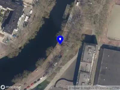 Ambulance met gepaste spoed naar de Linker Rottekade in Rotterdam