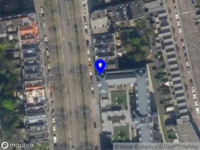 Ambulance met gepaste spoed naar de Henegouwerlaan in Rotterdam