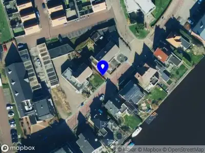 Politie naar de Zomerdijk in Zwartsluis vanwege voertuigen te water