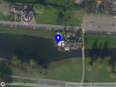 Ambulance met grote spoed naar de Kromme Zandweg in Rotterdam