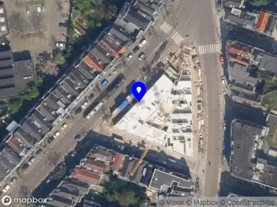 Ambulance met grote spoed naar de Bergweg in Rotterdam