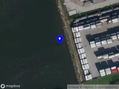 Brandweer en politie met grote spoed naar de Komeetweg in Moerdijk vanwege personen te water