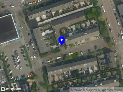 Brandweer met grote spoed naar de Goudenregenstraat in 's-Gravenzande vanwege een buitenbrand