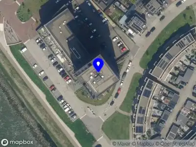 Ambulance met grote spoed naar de Santplaet in Maassluis