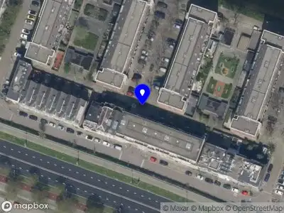 Ambulance met grote spoed naar de Sara Cornelia Molen in Rotterdam