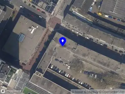 Ambulance met grote spoed naar de Korte Hoogstraat in Vlaardingen