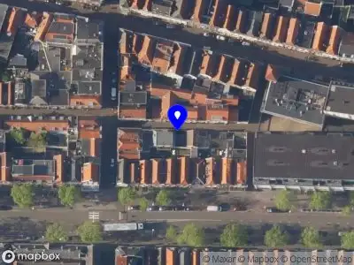 Ambulance met gepaste spoed naar de Dwars Bolwerkstraat in Leiden