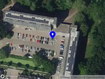 Ambulance met grote spoed naar de Valkhof in Sliedrecht