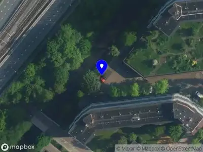 Brandweer met grote spoed naar de Nieuwe Leeuwarderweg in Amsterdam vanwege voertuigbrand