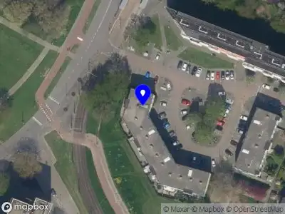 Ambulance met grote spoed naar de Jan ter Laanplaats in Rotterdam