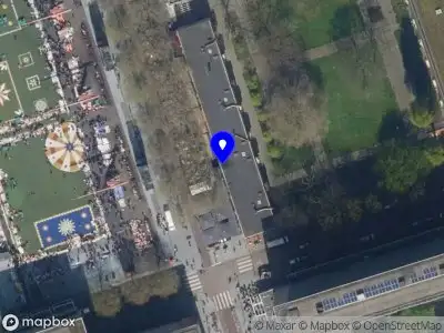 Ambulance met grote spoed naar de Karel Doormanstraat in Rotterdam