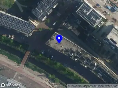 Ambulance met gepaste spoed naar de Kees Broekmanstraat in Amsterdam