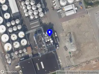 Brandweer met grote spoed naar de 1e Welplaatdwarsweg in Botlek Rotterdam