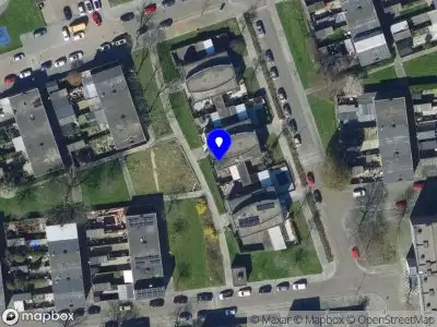 Ambulance met grote spoed naar de Kaardebolstraat in Hoogvliet Rotterdam