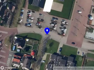 Brandweer met gepaste spoed naar de Badhúswei in De Westereen vanwege een buitenbrand