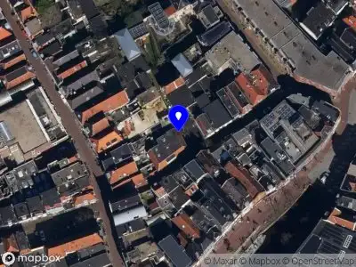 Politie met grote spoed naar de Poststraat in Leeuwarden vanwege steekincident