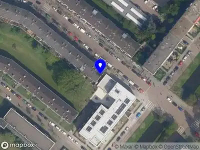 Ambulance met grote spoed naar de Peppelweg in Rotterdam