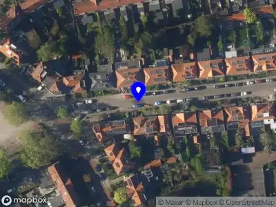 Ambulance met gepaste spoed naar de Albert Cuijpstraat in Albert Cuypstraat