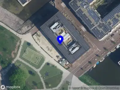 Politie met grote spoed naar de Revaleiland in Amsterdam vanwege personen te water