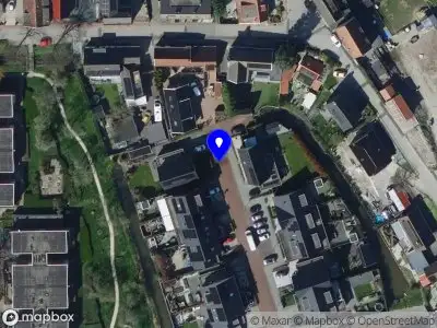 Ambulance met grote spoed naar de Arend Braatlaan in Hekelingen