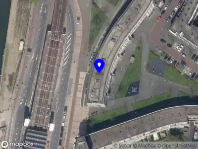 Ambulance met grote spoed naar de Hillelaan in Rotterdam