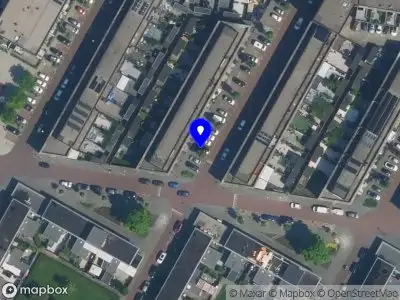 Ambulance met grote spoed naar de Blusséstraat in Amsterdam