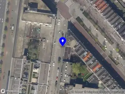 Ambulance met grote spoed naar de Herman Costerstraat in Rotterdam