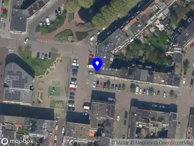 Ambulance met grote spoed naar de Van 't Hoffplein in Schiedam