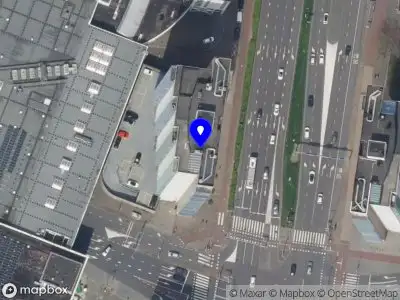 Ambulance met gepaste spoed naar de Strevelsweg in Rotterdam