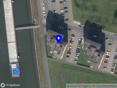 Ambulance met gepaste spoed naar de Buitenbassinweg in Rotterdam