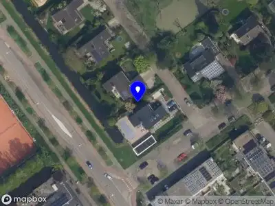 Ambulance met grote spoed naar de John F Kennedyplantsoen in Nieuwerkerk aan den IJssel