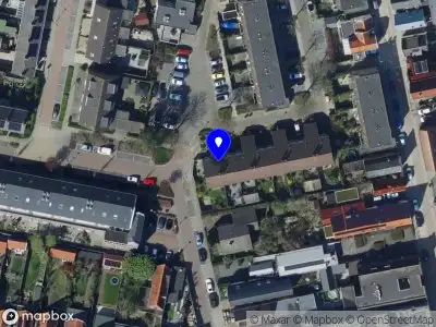 Ambulance met gepaste spoed naar de Van Linschotenplein in Oud-Beijerland