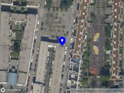 Ambulance met grote spoed naar de Toni Koopmanplein in Rotterdam