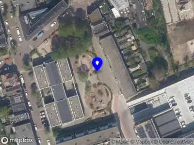 Ambulance met grote spoed naar de Prins Hendrikstraat in Vlaardingen