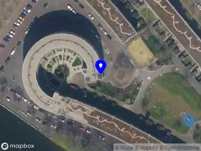 Ambulance met grote spoed naar de Lodewijk Pincoffsplein in Rotterdam