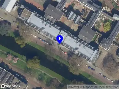 Ambulance met grote spoed naar de Bergstraat in Rotterdam