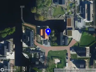 Ambulance met grote spoed naar de Jan Lunenburg Oever in Kudelstaart