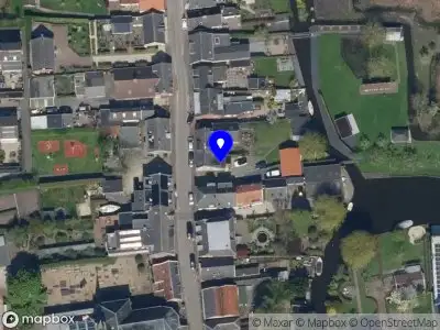 Ambulance met grote spoed naar de Zouwendijk in Meerkerk