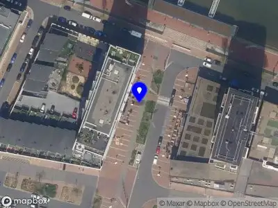 Ambulance met grote spoed naar de Puck van Heelstraat in Rotterdam