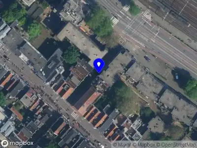 Ambulance met grote spoed naar de Buiten Oranjestraat in Amsterdam