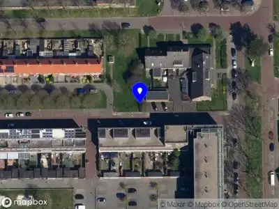 Brandweer met gepaste spoed naar de Albert Cuypstraat in Hoogezand vanwege een liftopsluiting