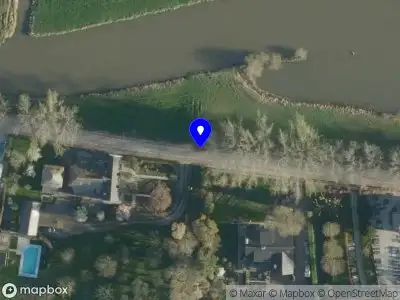 Brandweer met gepaste spoed naar de Lingedijk in Wadenoijen