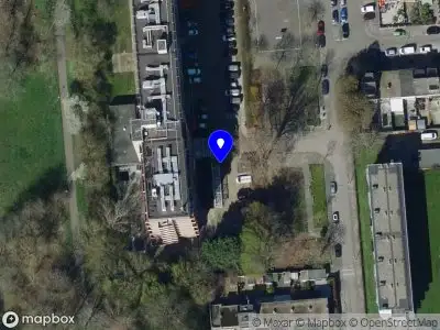 Ambulance met grote spoed naar de Van Langendonckstraat in Rotterdam