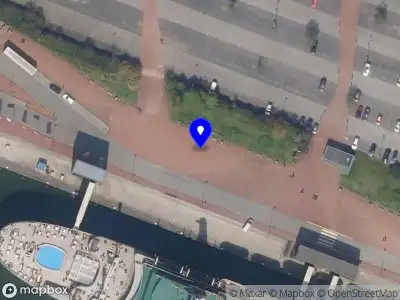 Ambulance met grote spoed naar de 3e Katendrechtsehoofd in Rotterdam