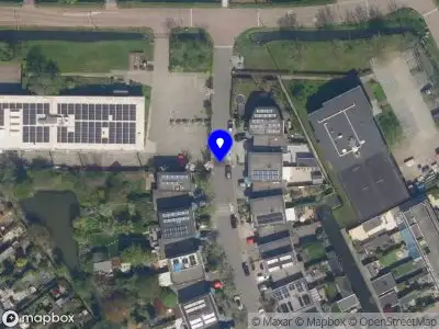 Ambulance met grote spoed naar de Nieuwe Kleiweg in Rotterdam