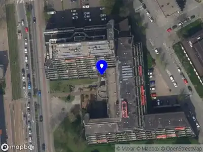 Ambulance met grote spoed naar de Molenvliet in Rotterdam