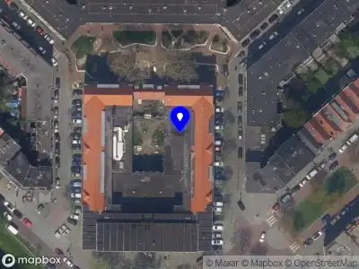 Ambulance met gepaste spoed naar de Kokerstraat in Rotterdam